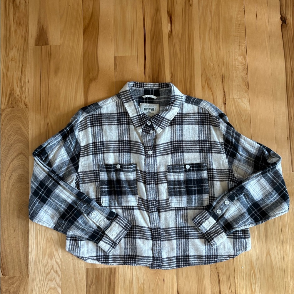 American Eagle Cropped Black & White Flannel